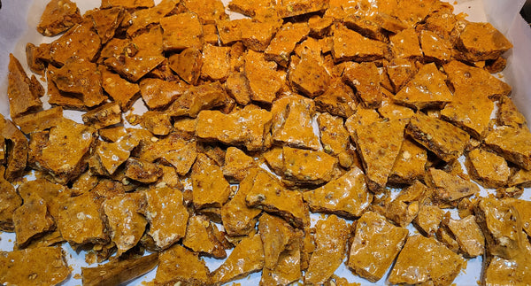 BRITTLE - Ghostly salted pistachio brittle